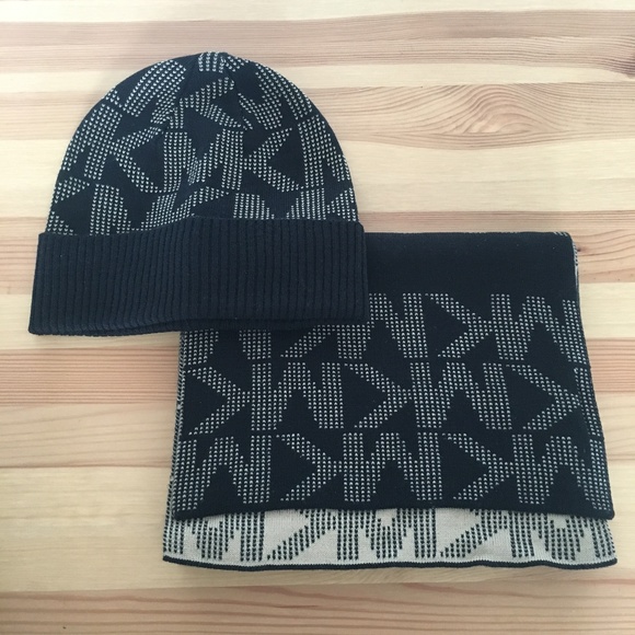 NEW Michael Kors Scarf and Beanie set - Picture 1 of 2